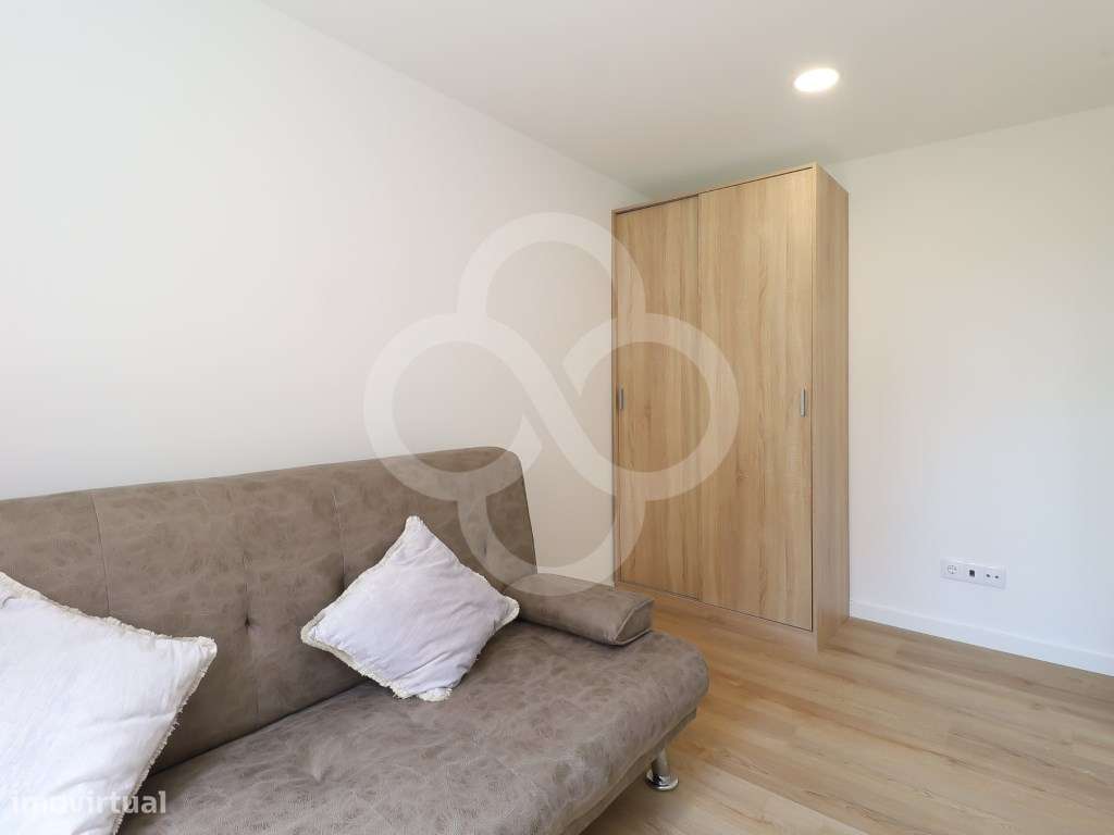 Apartamento T2 renovado totalmente com muita luz natural nos Anjos ...-13