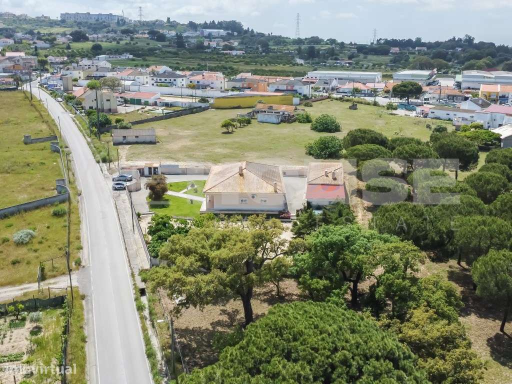 Moradia T4 com 280 m2, inserida em terreno com 2500 m2 em Palmela-30