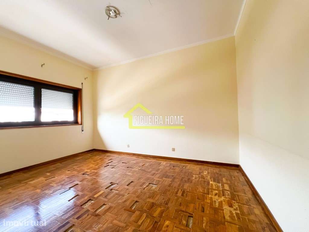 Andar de moradia com 4 quartos, garagem e anexo-9