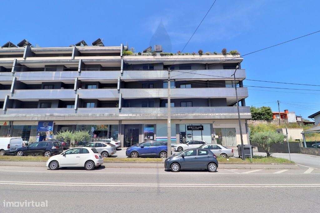 Apartamento T4 em Celeirós | 4 Suites | Garagem para 2 Viaturas-35