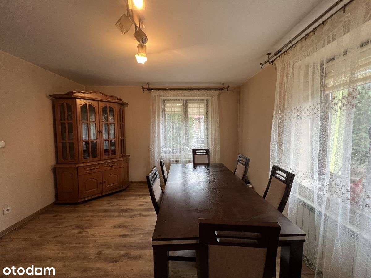 Funkcjonalny dom w dobrej lokalizacji-8