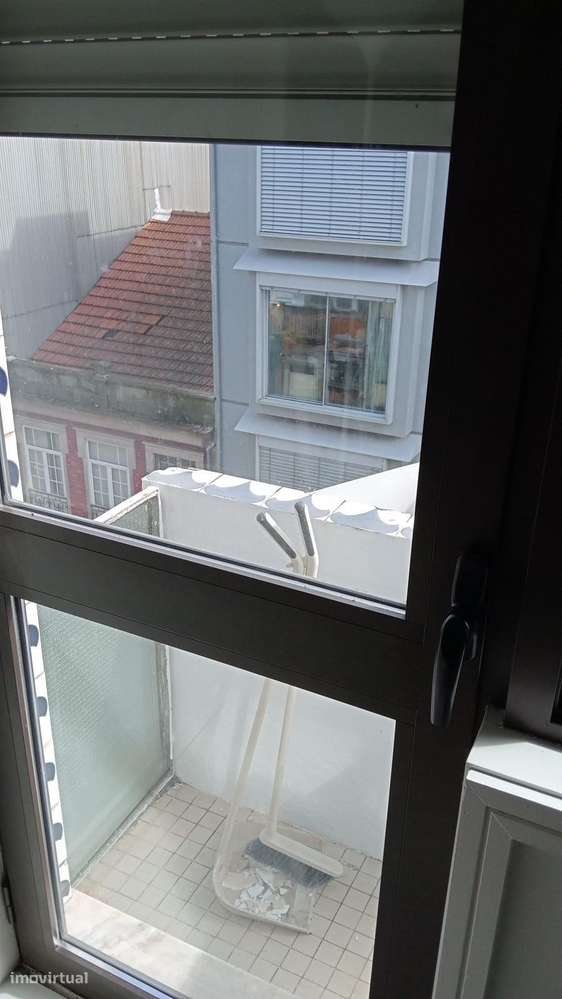 Apartamento T0 com 58 m2 na Rua Aníbal Cunha-10