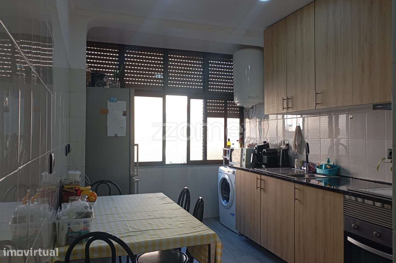 Apartamento T2 renovado no Barreiro-8