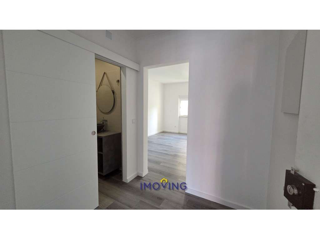 Apartamento T2 totalmente remodelado na Baixa da Banheira-14