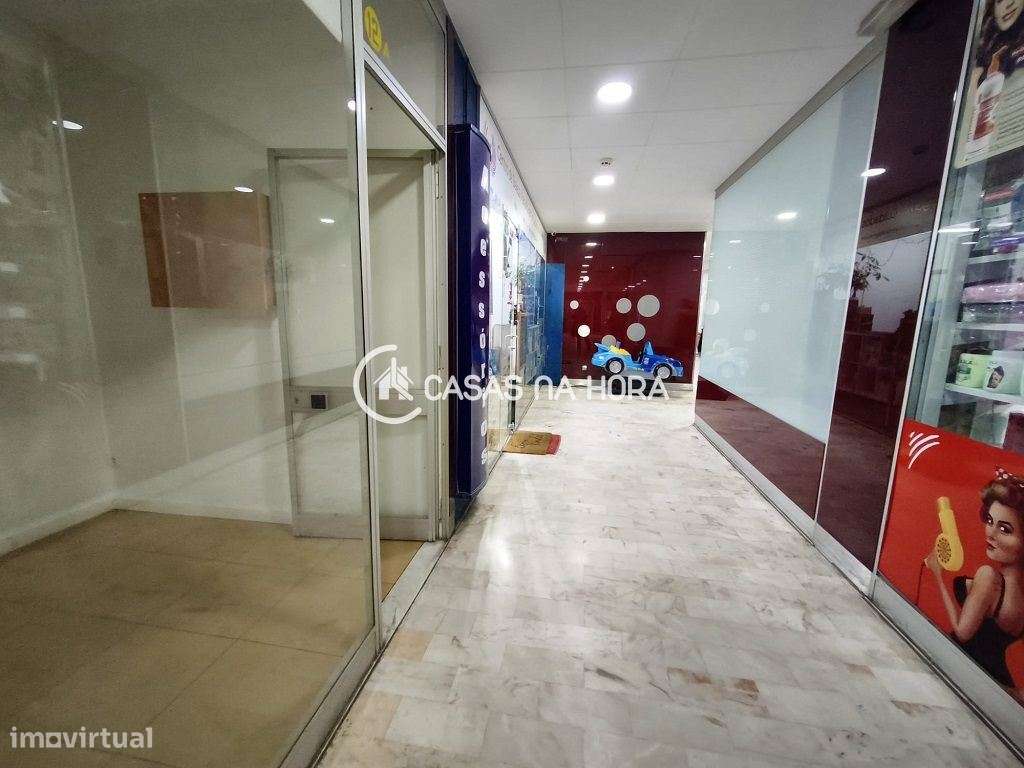 LOJA COMERCIAL  Centro Comercial Galáxia  Centro de Mem Martins / S...-17
