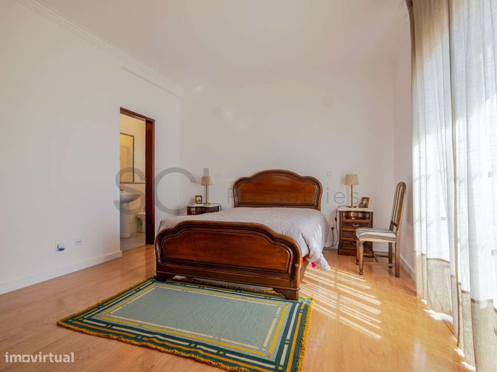 Moradia T5 Independente com Garagem em Fernão Ferro-31