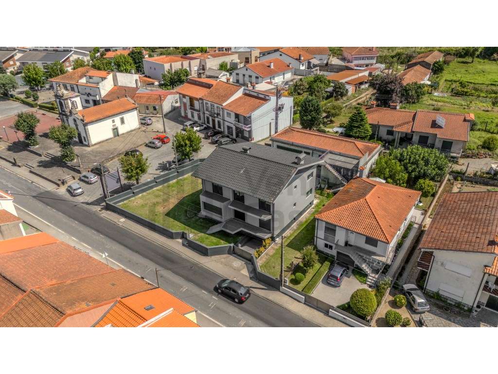 Vende-se Moradia-Habitação - Serviços-Braga - Grande imagem: 4/59