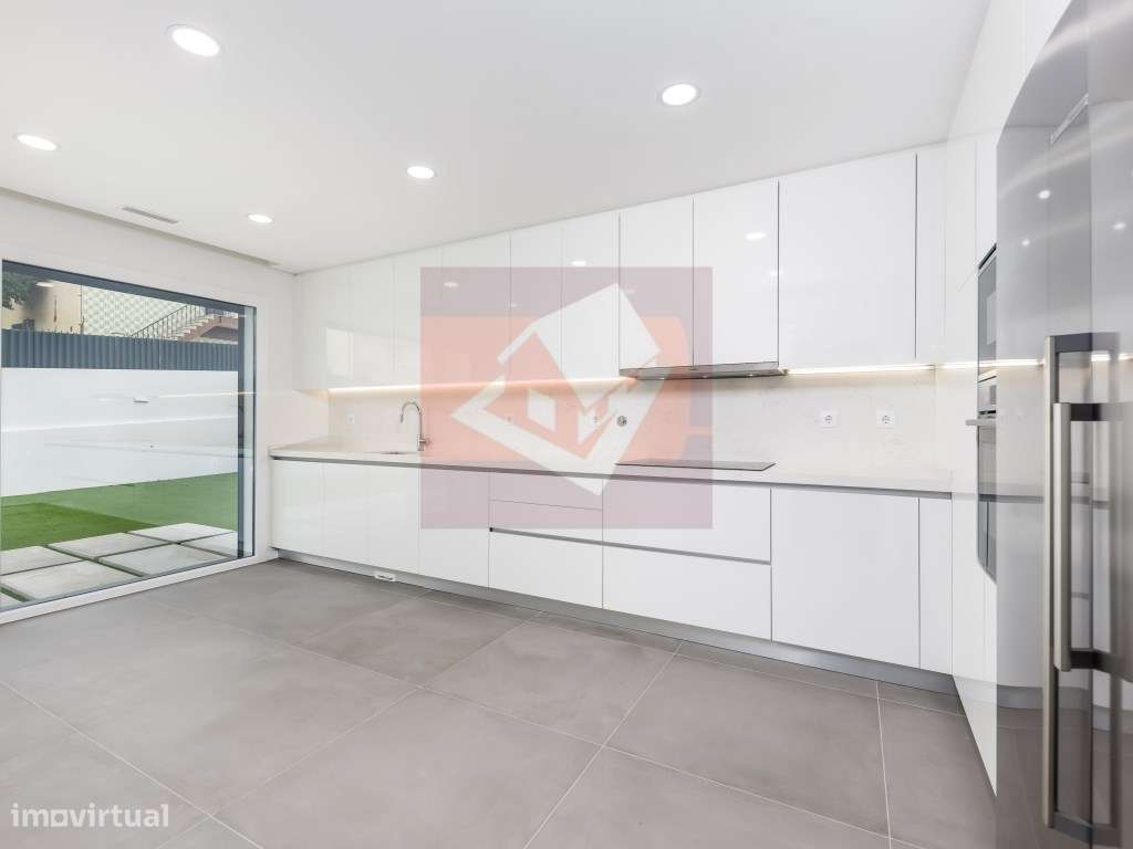 Moradia V5 nova no Bairro do Trigache em Famões-11