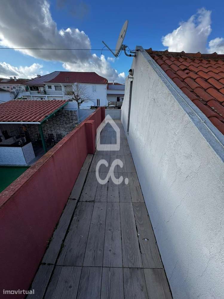 Moradia T2 no Carregado com Espaço Exterior ideal para Lazer - Grande imagem: 4/24