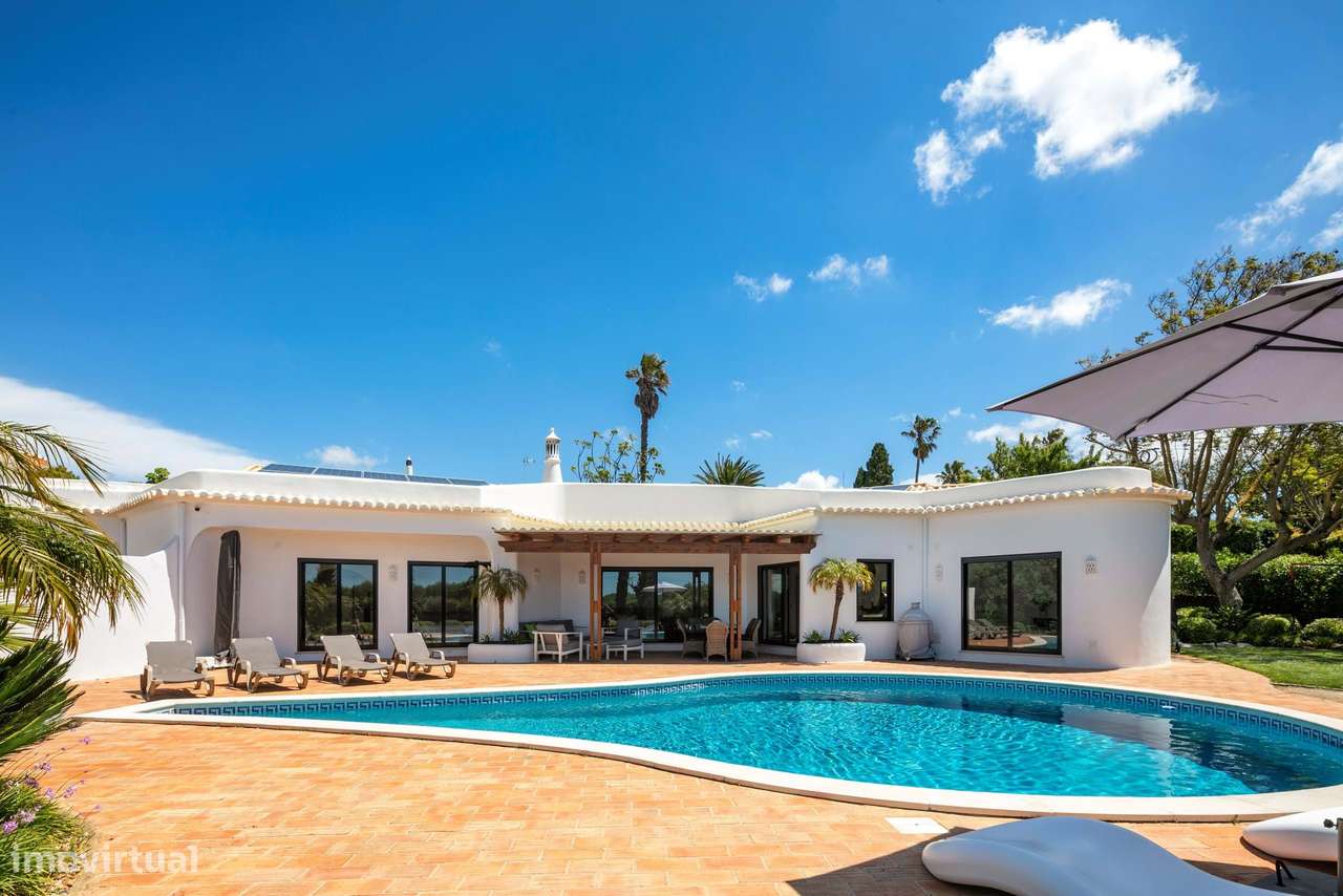 CASA DOS SONHOS EM CALIÇAS COM 4 QUARTOS, PISCINA E GARAGEM-24