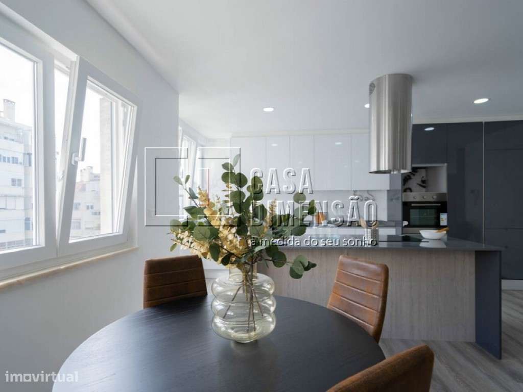 Apartamento de tipologia T3 com varanda, mobilado e equipado em Ben...-15