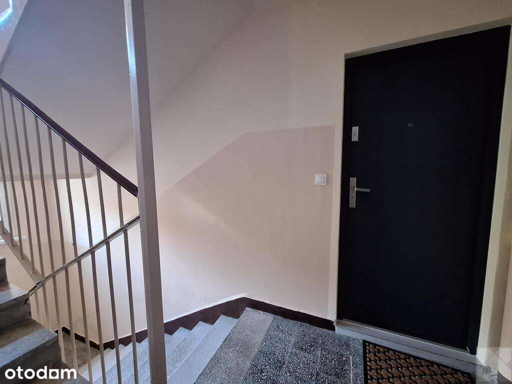 Ładne mieszkanie z dużym balkonem do wejścia-12