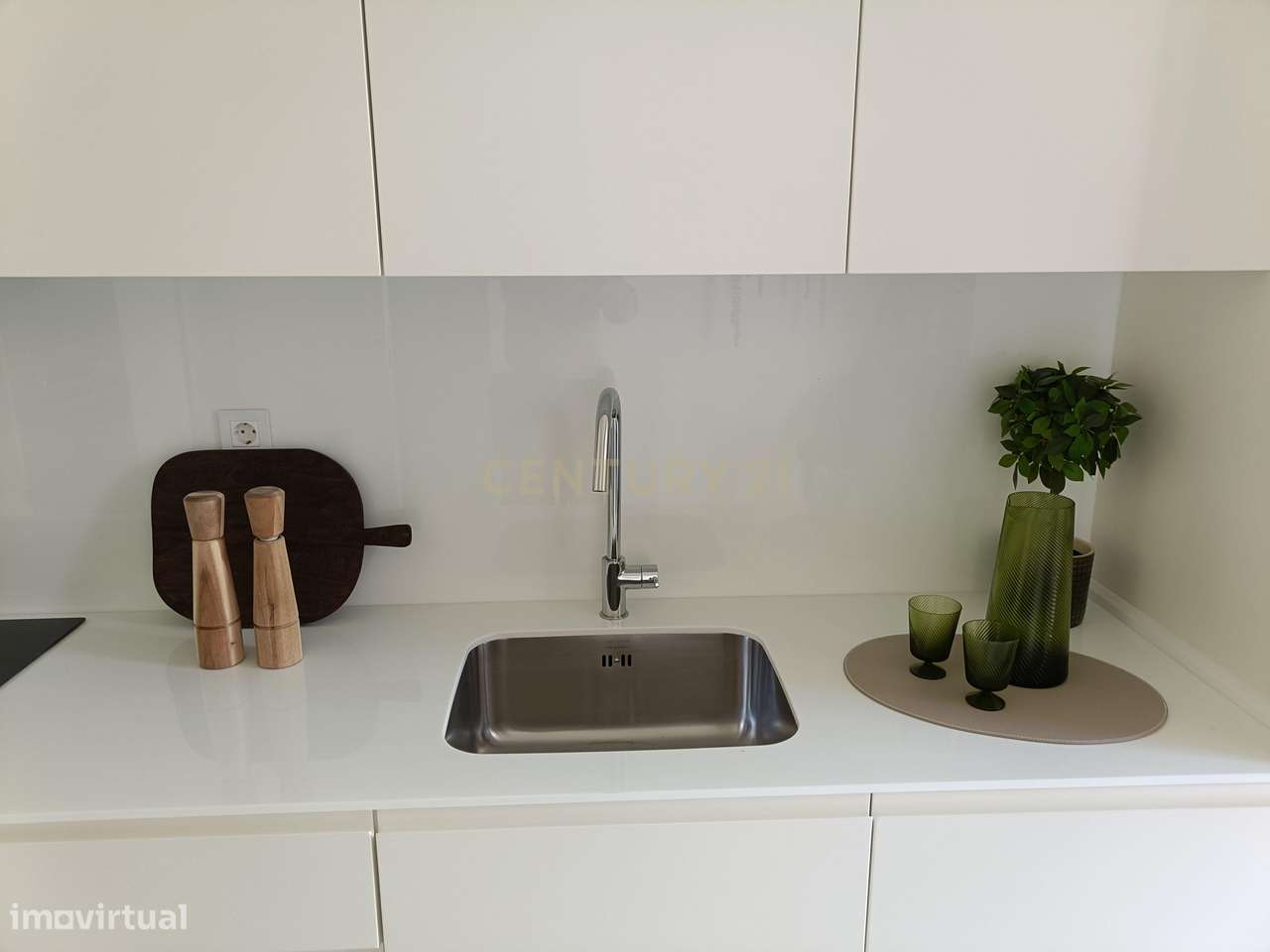 Excelente Apartamento T2 bastante Central no Areeiro com Jardim Privat-18