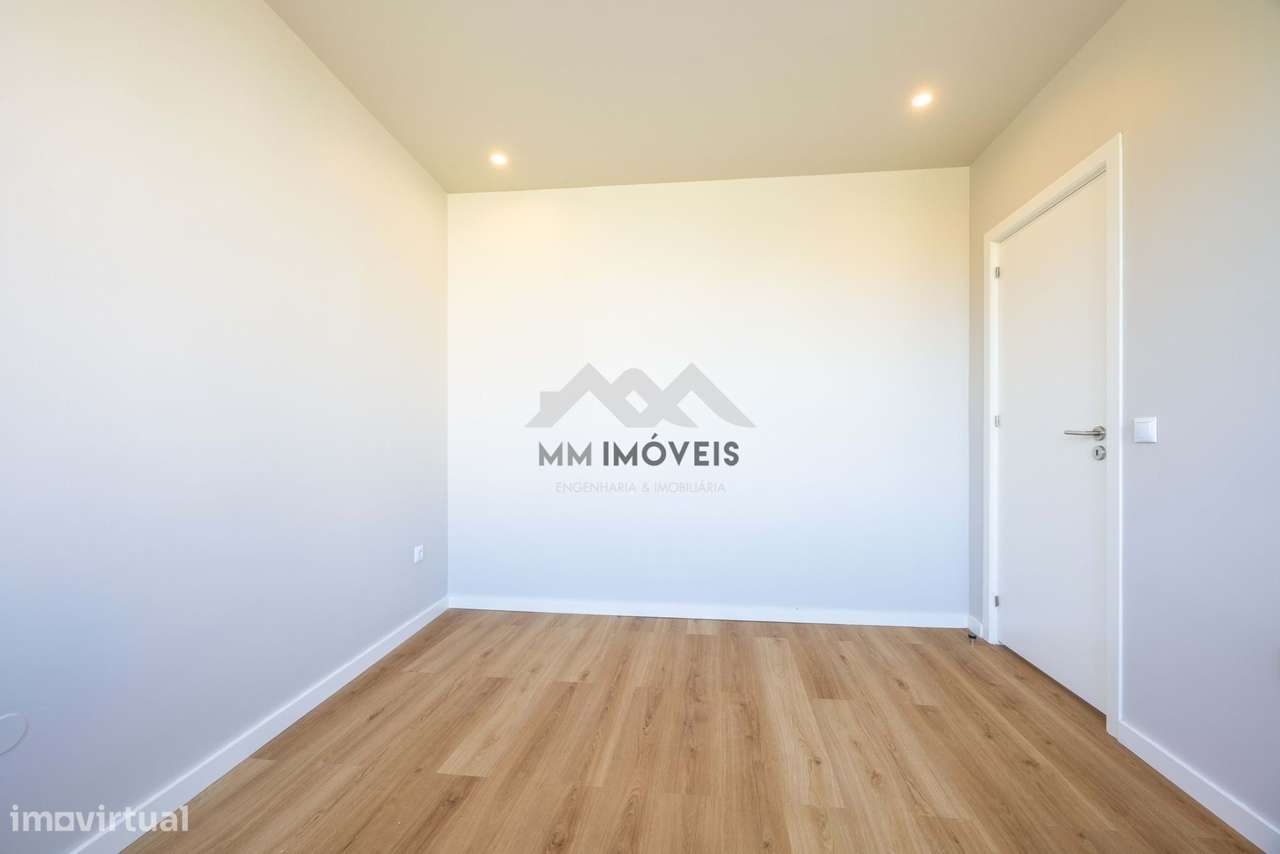 2 Lojas | Valongo | Fase Final de Legalização P/Habitação | Remodelada-5