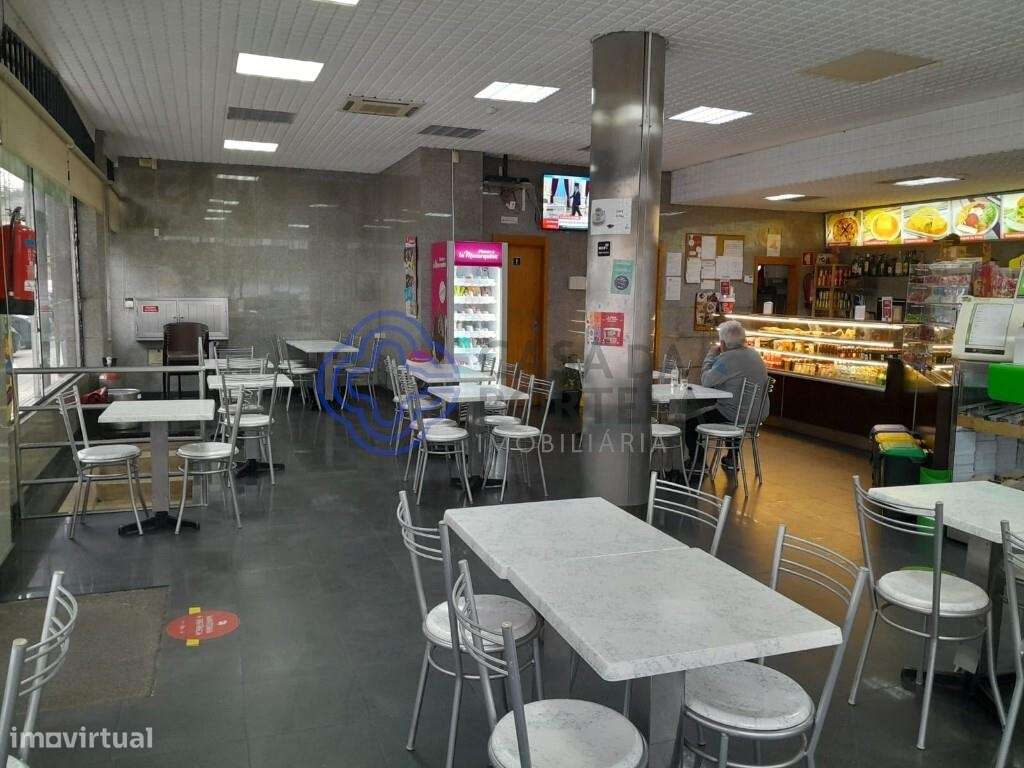 Café Junto à Escola Filipa Vilhena - Grande imagem: 4/27