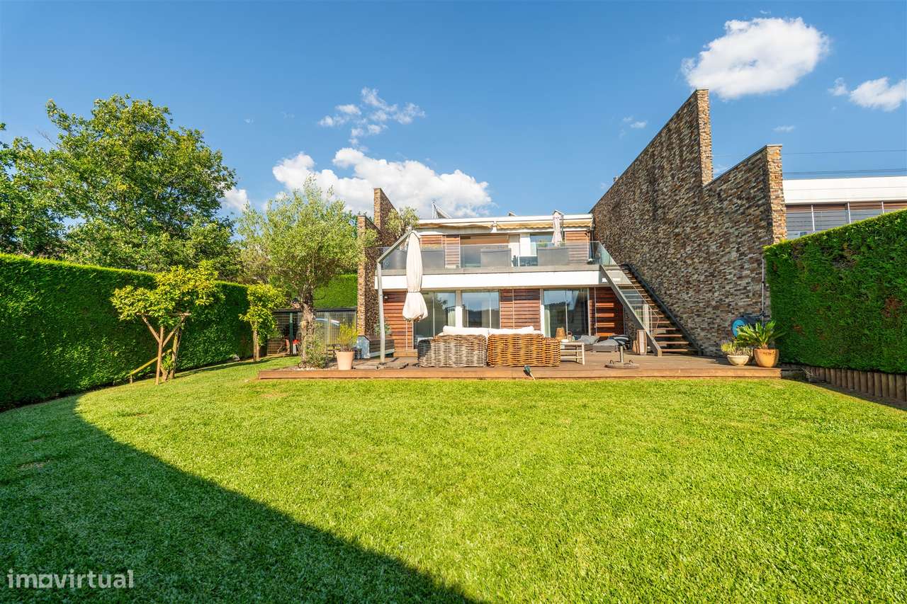 Moradia T4 com piscina, jardim e vista tranquila-39