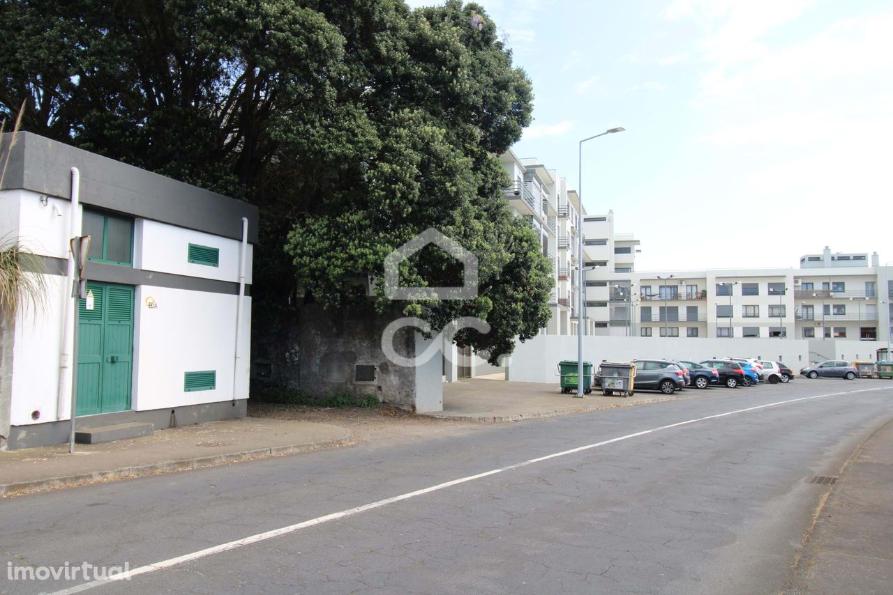 Terreno com 2.500,00 m2 - São José - Ponta Delgada