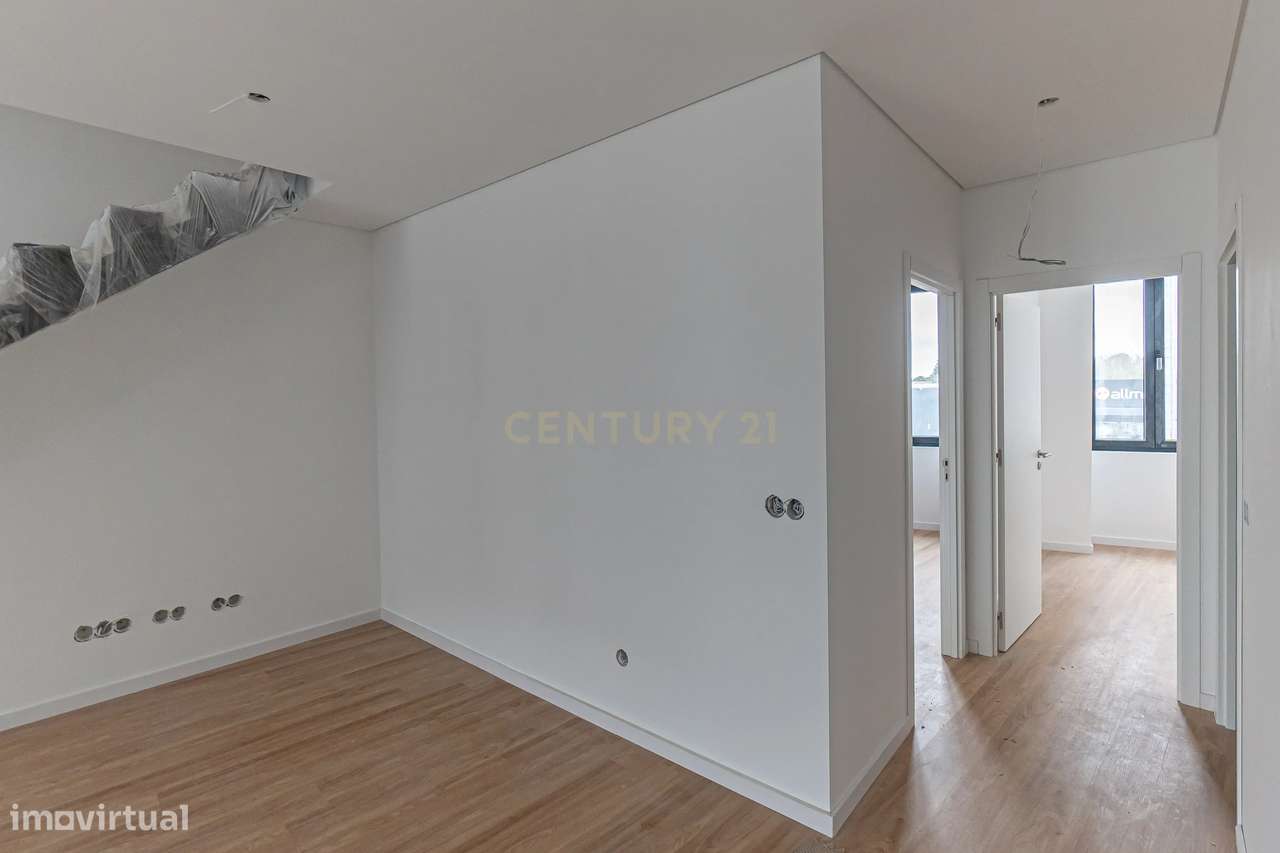 Excelente Oportunidade – T2+2 Duplex em Águas Santas-14