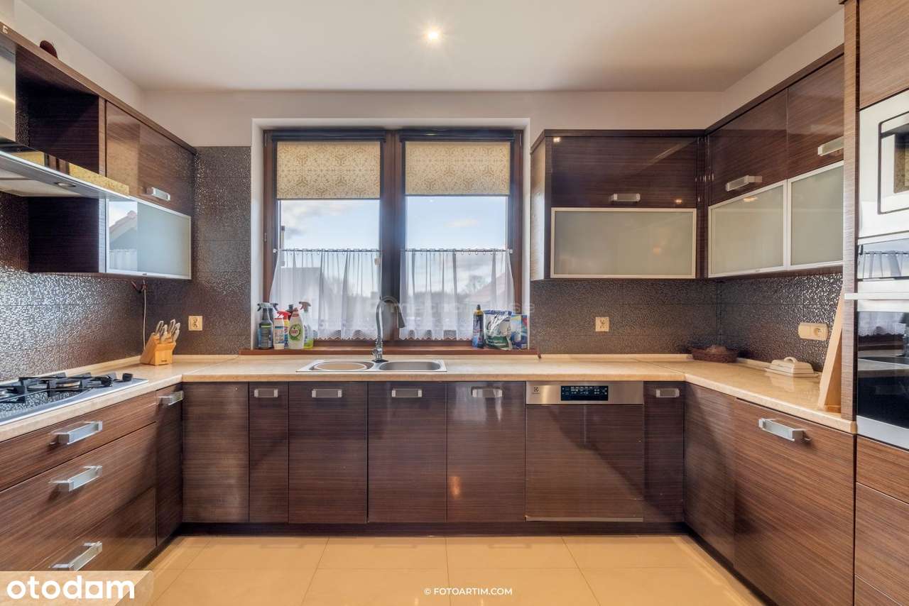 Komfortowy dom położony na obrzeżach miasta.-5