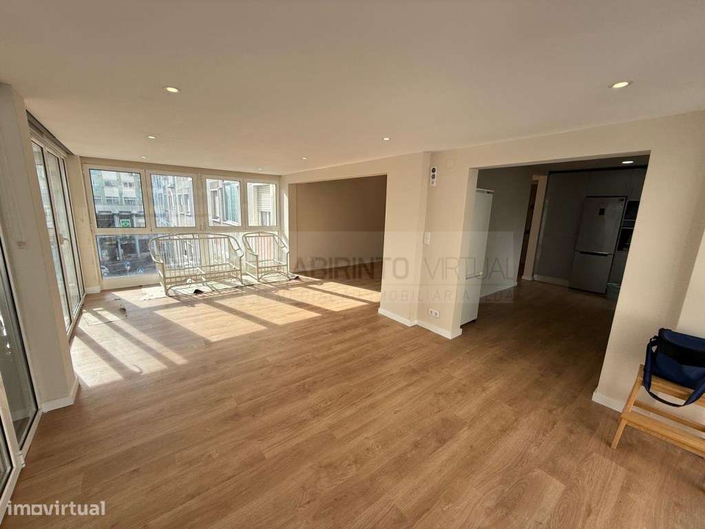Vende-se T3 com terraço coberto e totalmente remodelado, no centro ... - Grande imagem: 2/16