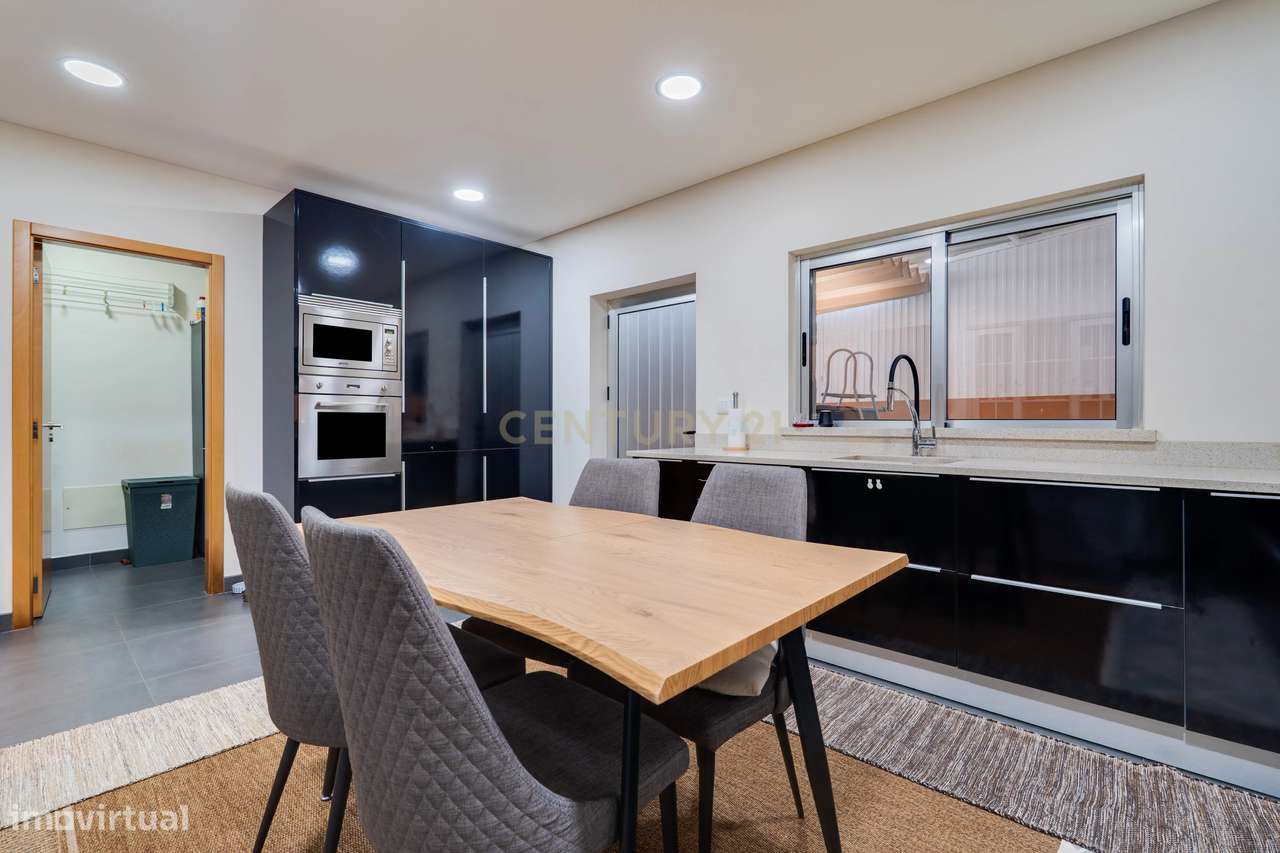 Moradia isolada moderna T3 com cave de 90 m2 em Mexilhoeira Grande, Po-7