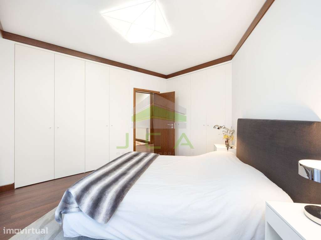 Excelente apartamento T4 com terraço e piscina-18