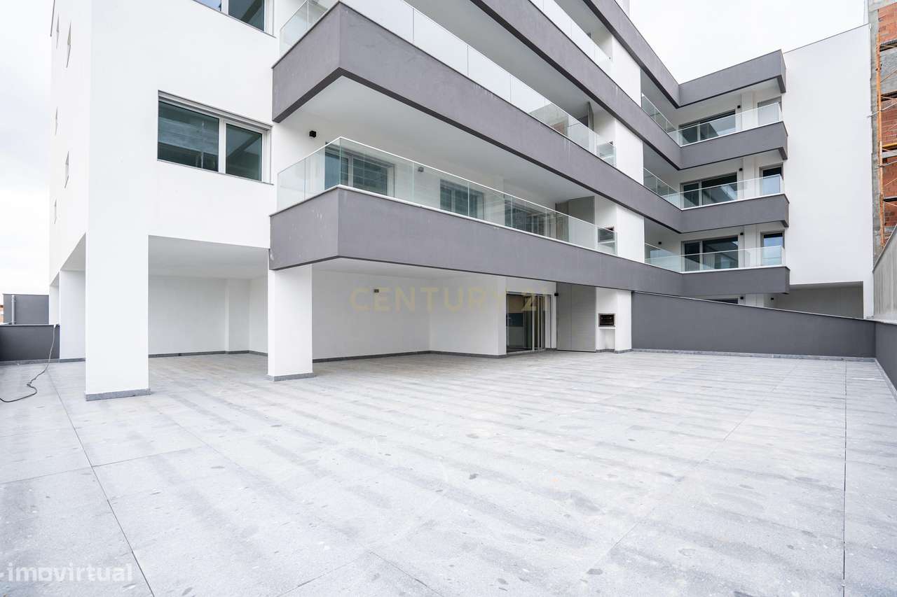 T1 Novo a Estrear com Terraço de 200m² | Ollea Village | Garagem-3