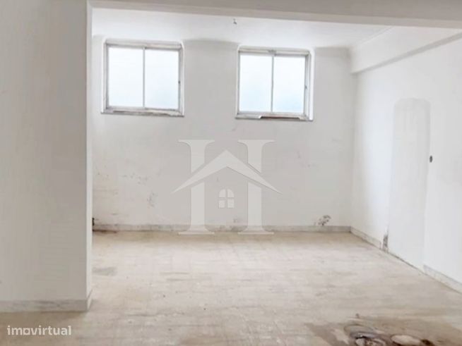 Loja com 210m² e Acesso Direto à Rua Para Veículos-13
