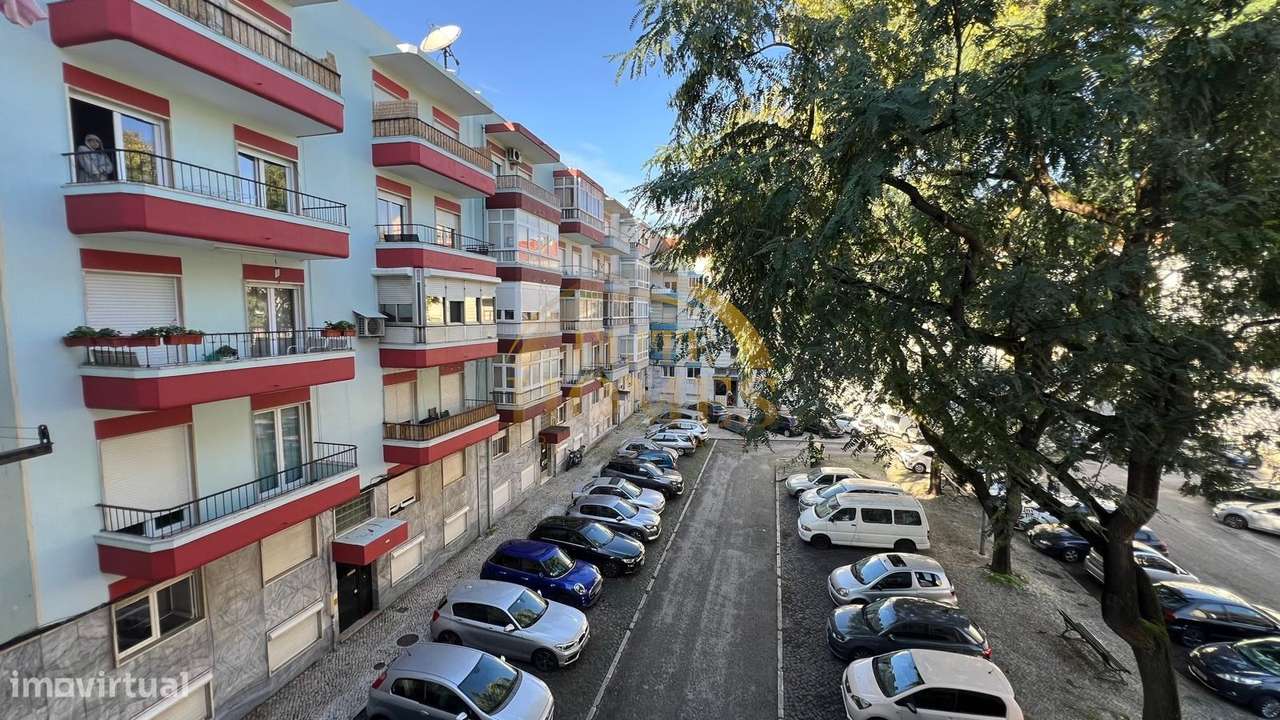 Apartamento T2 Moderno e Remodelado no Centro de Odivelas.-26