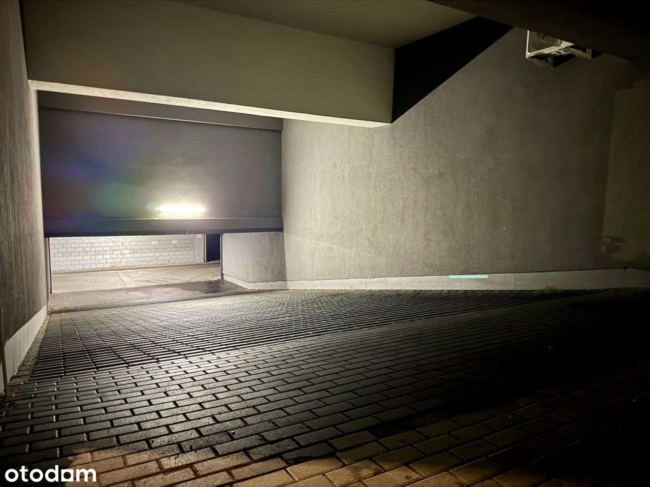 Miejsce Postojowe Hala Garażowa, Daszyńskiego-4