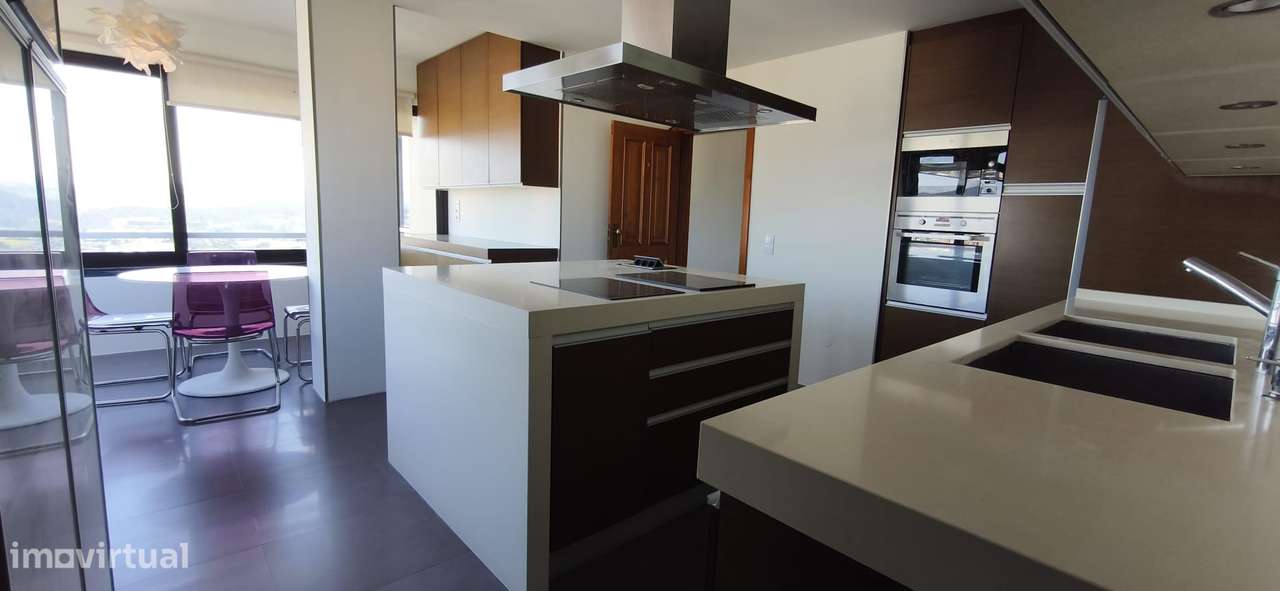 magnifico T5 duplex remodelado na Rua Miguel Torga , Penedo da Saudade-8