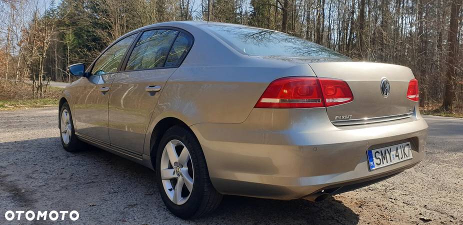 Volkswagen Passat 1.6 TDI Comfortline - 11