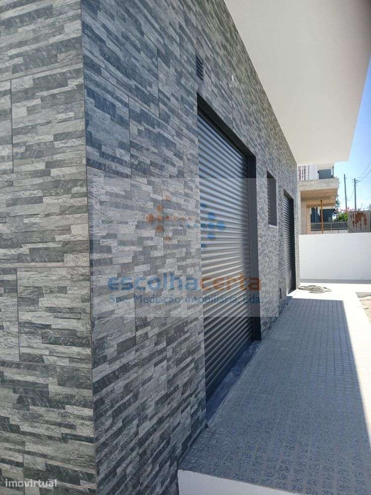 MORADIA TÉRREA T4 ISOLADA EM CONSTRUÇÃO - FERNÃO FERRO-23