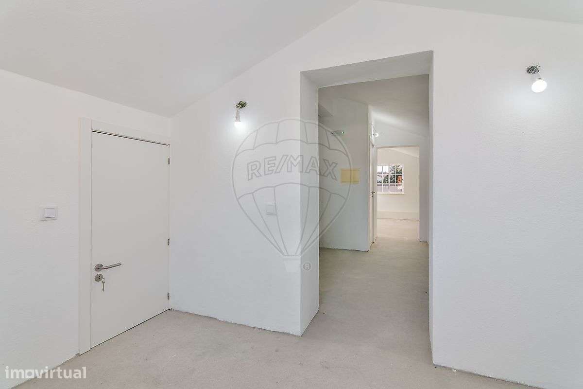 Moradia isolada T2+2 para venda na Quinta do Conde-26