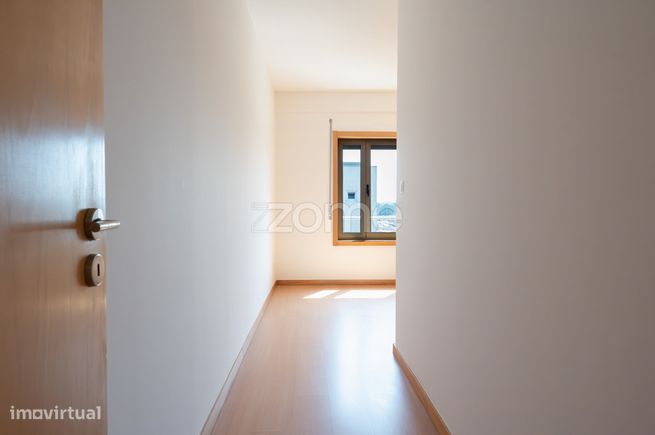 Apartamento T3 com duas varandas, garagem e arrumos, Maia-17