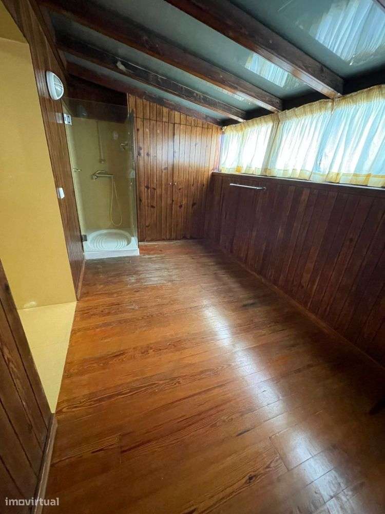 Apartamento T4 Duplex c/ garagem fechada p/ 2 carros.-11