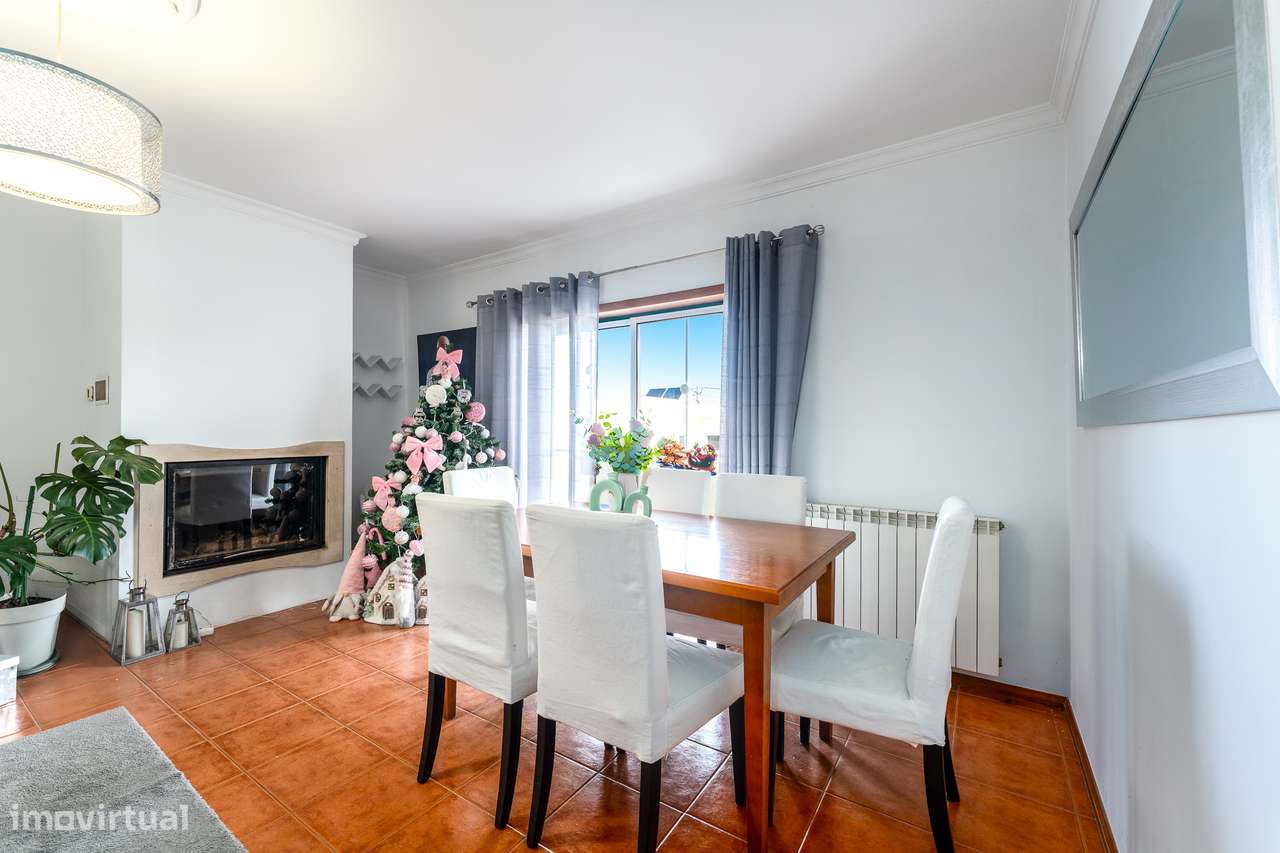 Moradia em Banda 4 quartos em Leiria, Marinha Grande - €290.000/Venda - Grande imagem: 4/22