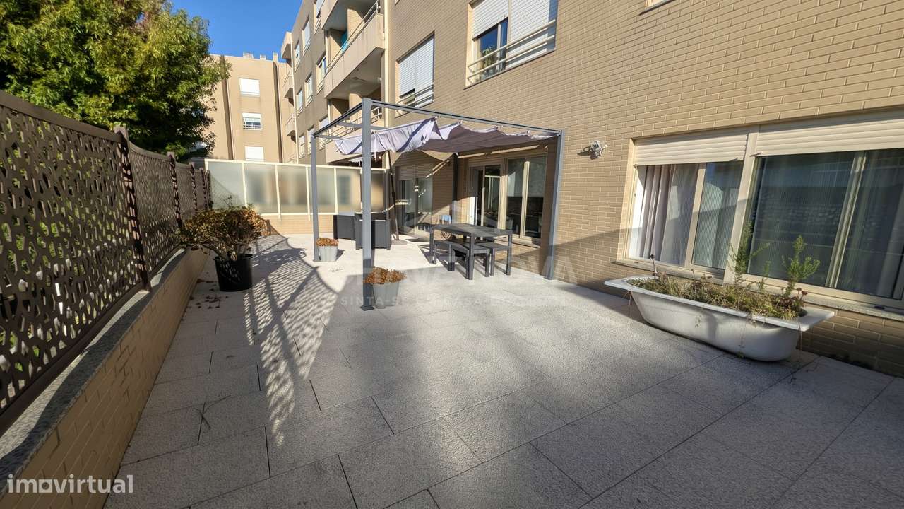 T1+1 Renovado c/ Terraço (70m2) e Lugar de Garagem em Valadares-0