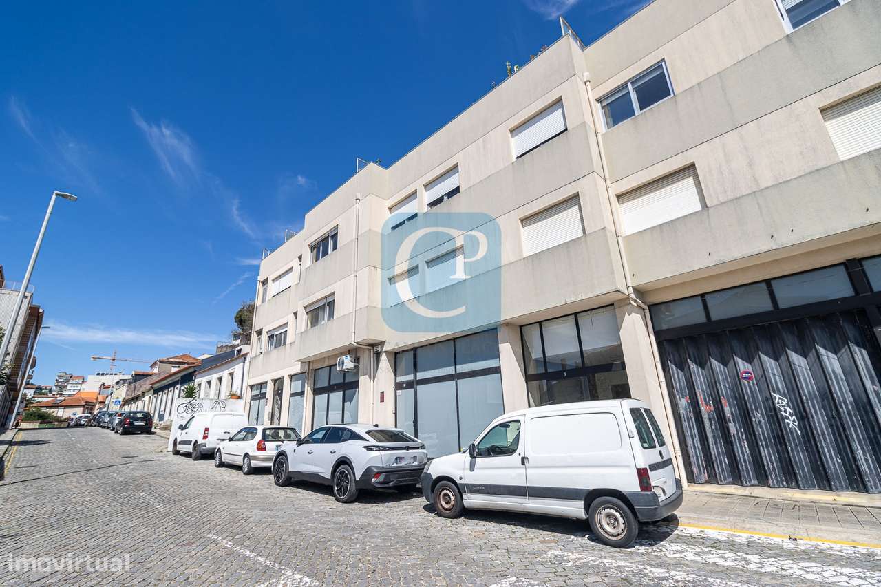 Loja para comércio no Centro do Porto - Grande imagem: 1/22