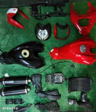 DUCATI STREETFIGHTER Czasza Owiewka bak Lampa Stelaż ogon chłodnica - 1