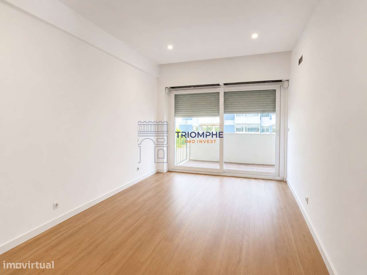 Apartamento T3 totalmente remodelado com duas varandas-13