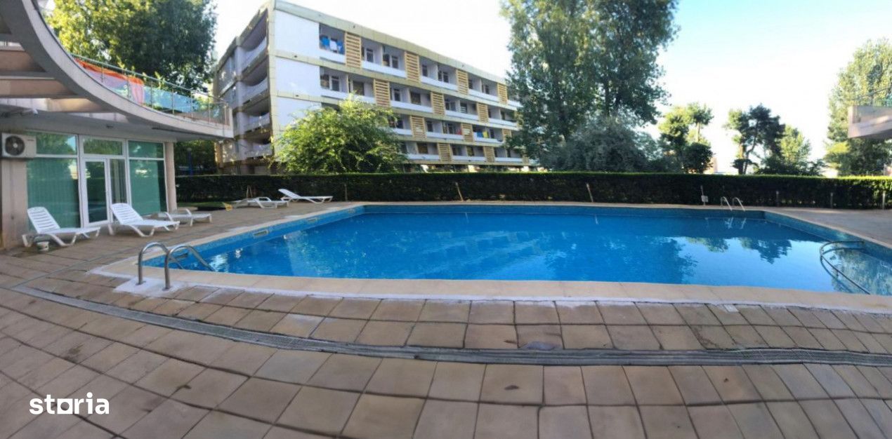 Apartament cu 3 camere la intrare in Mamaia in bloc cu piscina privata