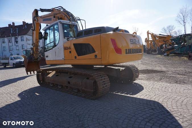 Liebherr R924LC, Większy zasięg - 4