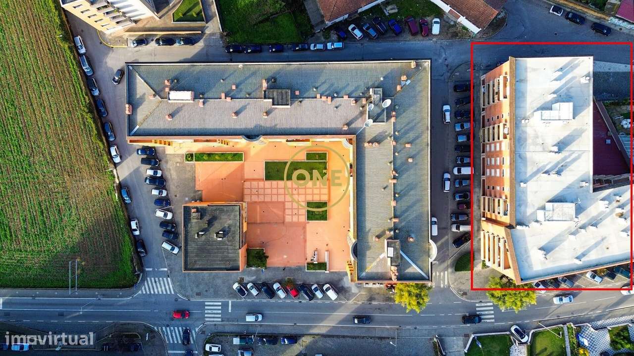 Excelente Apartamento T3 + 1 Escritório no Centro da Trofa!-1