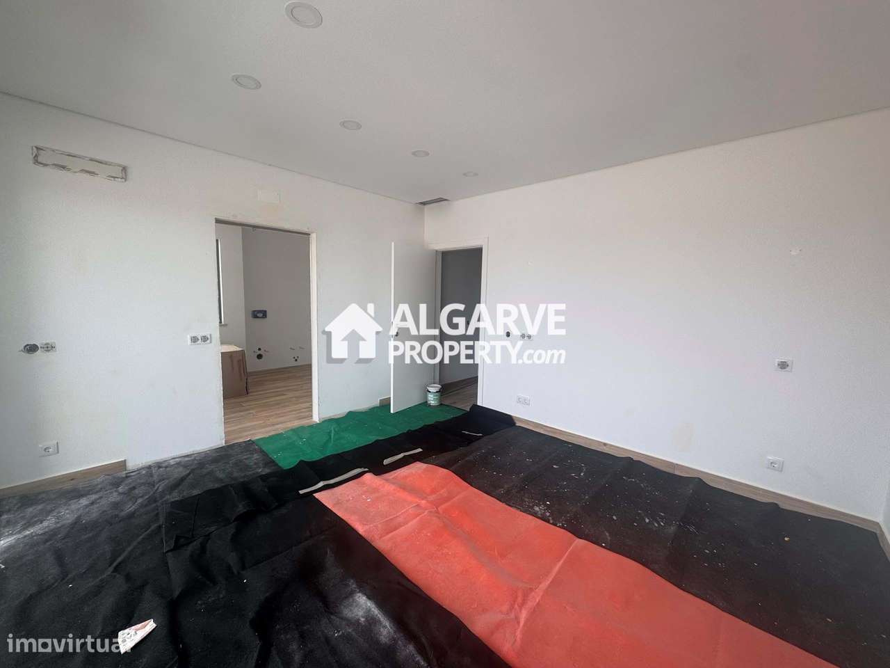 Moradia de Luxo T4 com Piscina e Vista Mar na Guia, Algarve-7