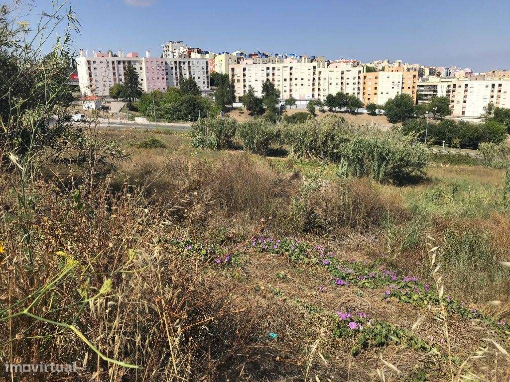 Terreno para construção com 8.800m2,  Monte Caparica perto de praias-4