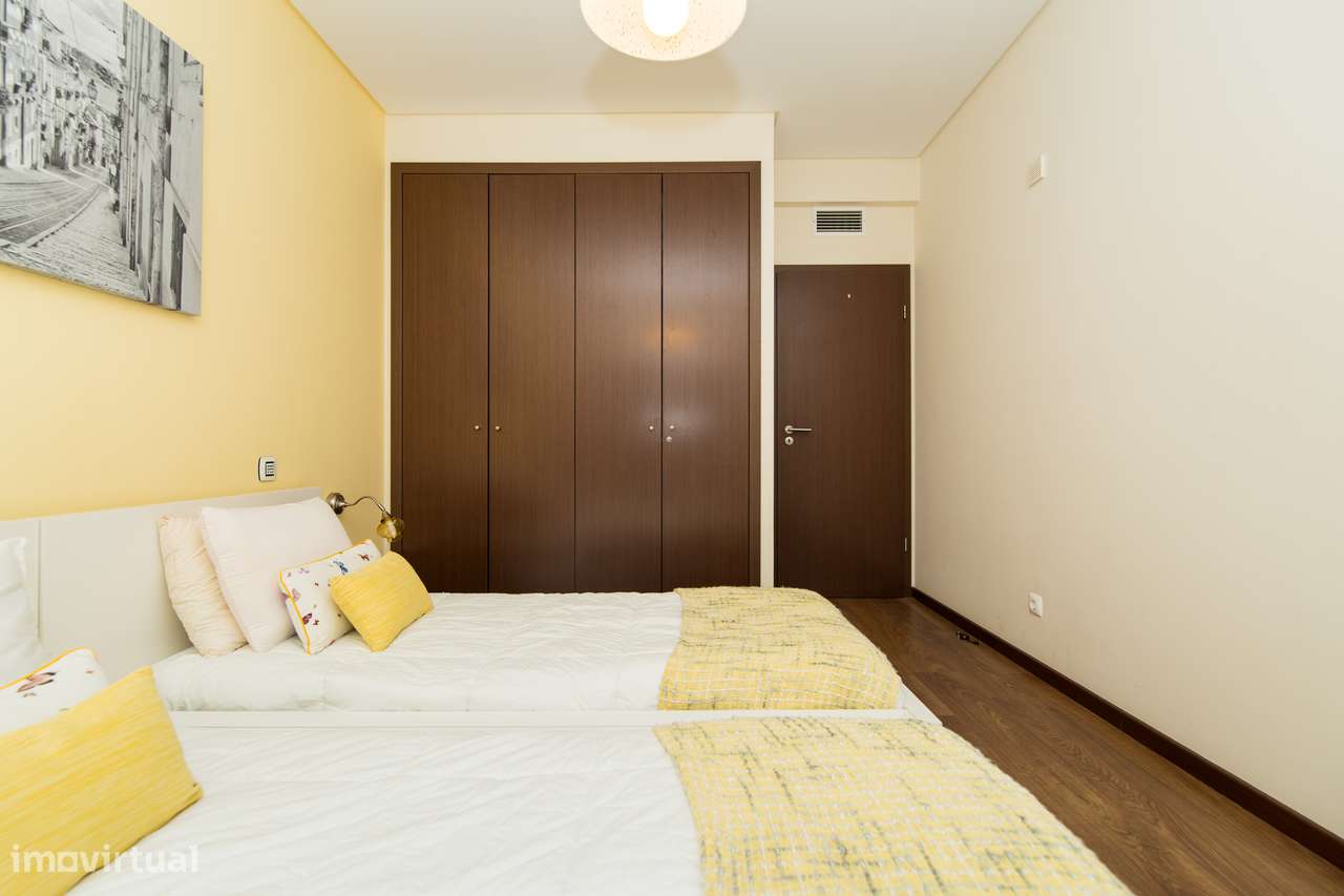 Apartamento T2 logradouro piscina vista mar e vila Sesimbra-37