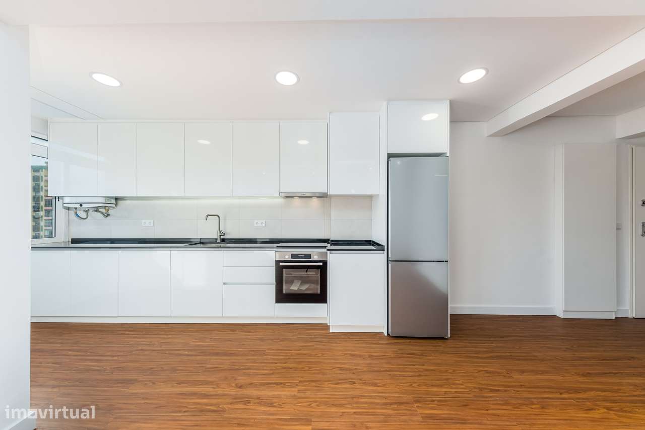 T2 Amadora | Totalmente Remodelado | Varanda-5