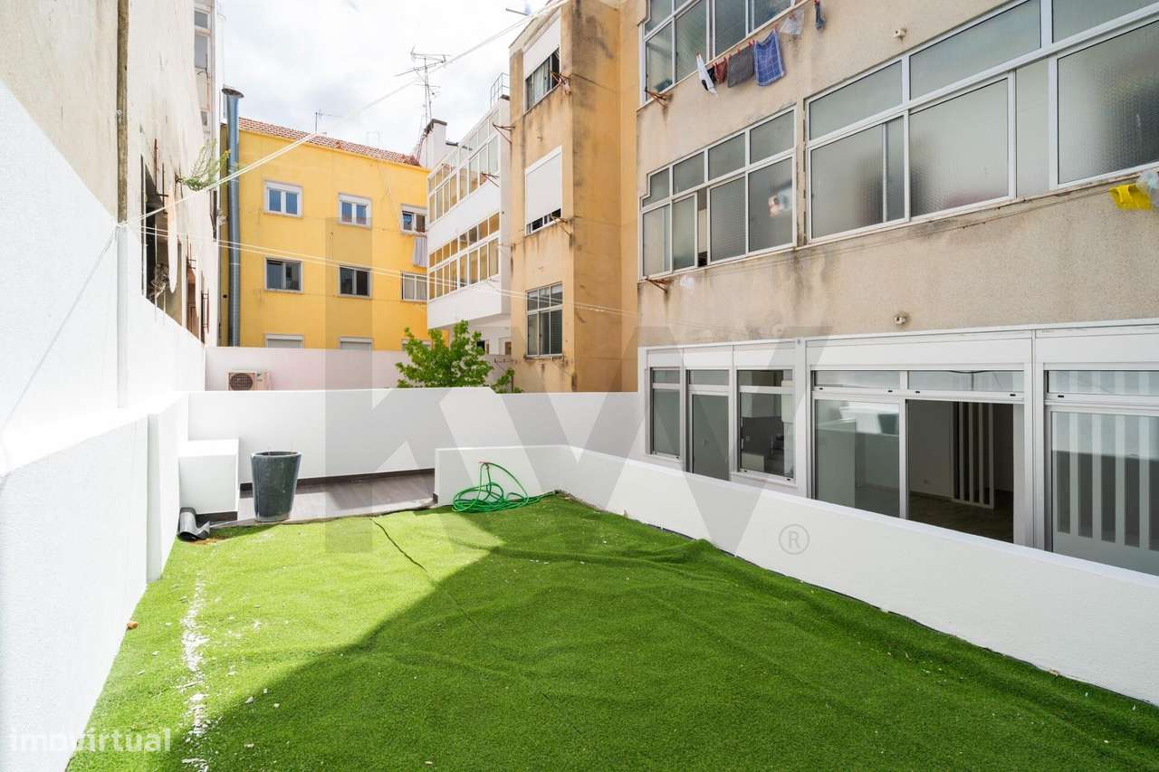 Excelente T1 renovado com Terraço em Algés-13