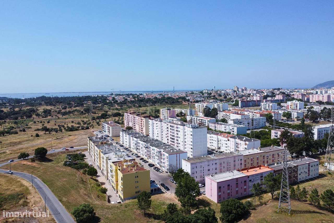 T2 com Vista Panorâmica sobre Setúbal | Excelente Localização-14